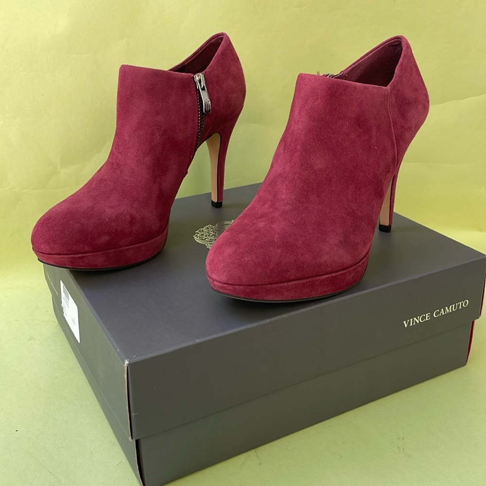 New Vince Camuto burgundy suede leather booties in box